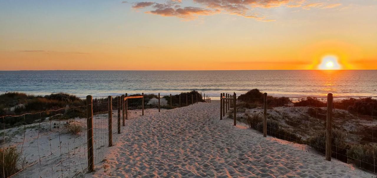 West Beach Lagoon 114 - Ocean Views West Perth Buitenkant foto